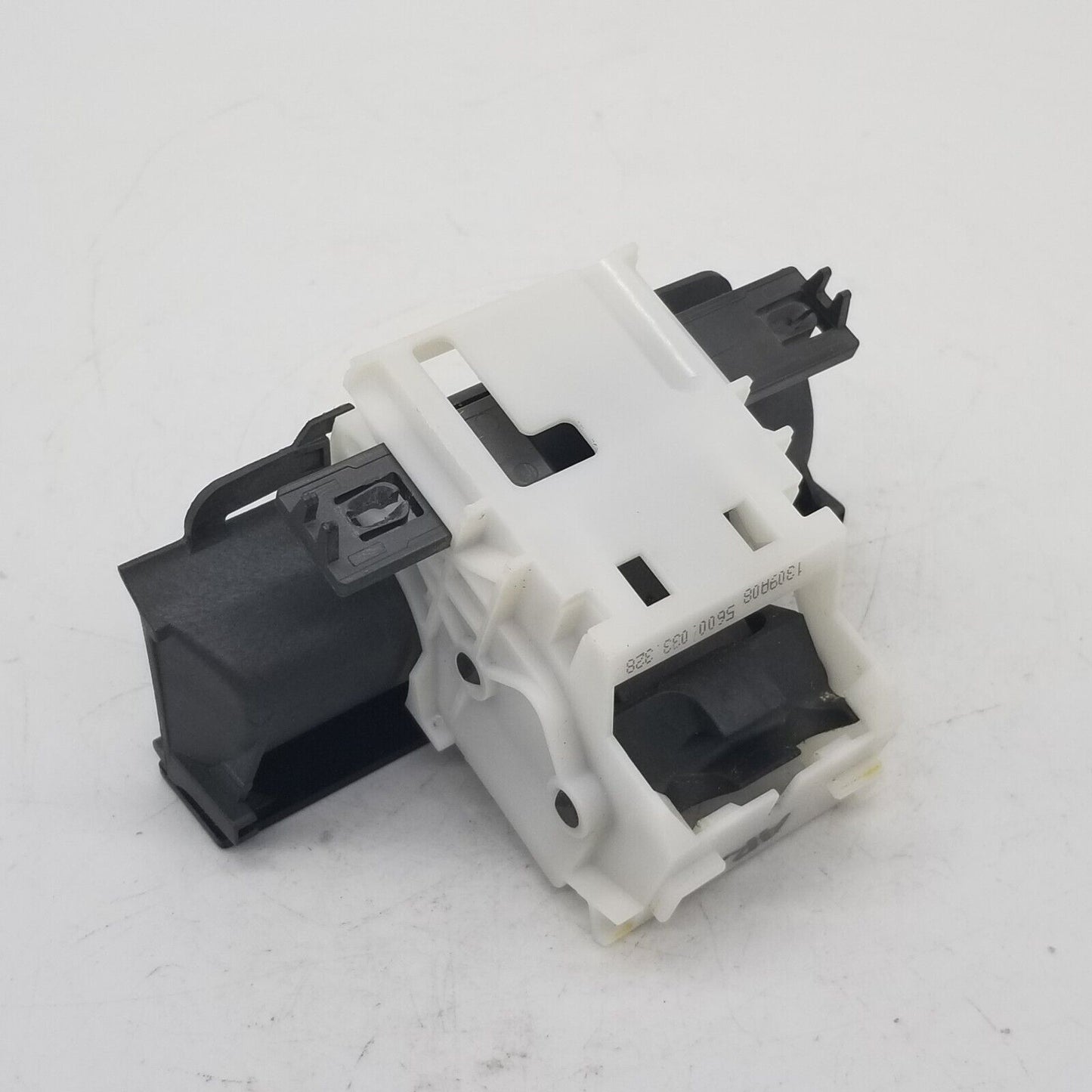 Genuine Replacement for Bosch Dishwasher Door Latch 5600033328