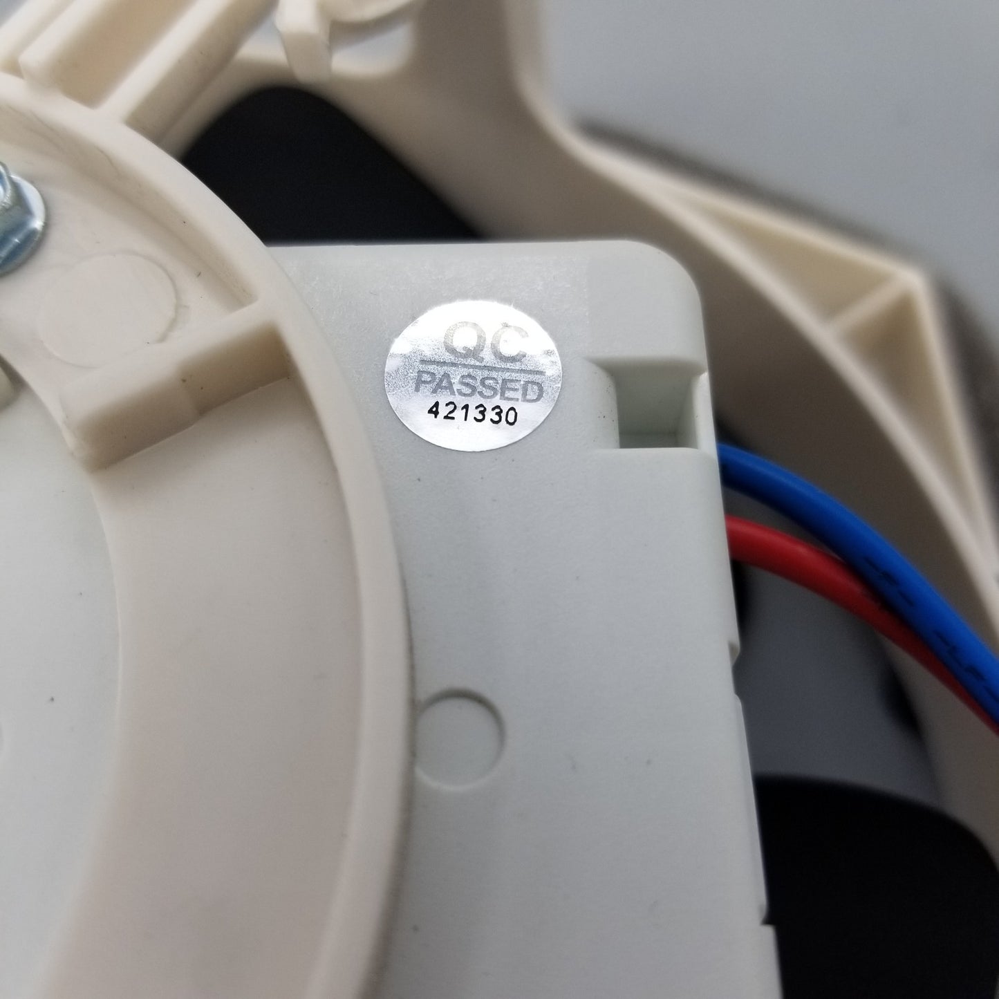 New OEM Replacement for Frigidaire Refrigerator Fan Assembly 5304519734